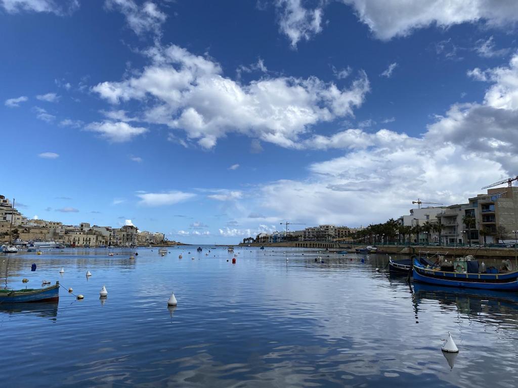 Trendy Seaside Escape 2 Bedroom Penthouse Marsaskala Luaran gambar